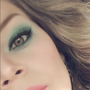 Meet your Posher, Claudia